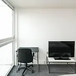 Immaculate 1-Bed 1-Bath Apartment In London Area