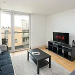 Immaculate 1-Bed 1-Bath Apartment In London Area