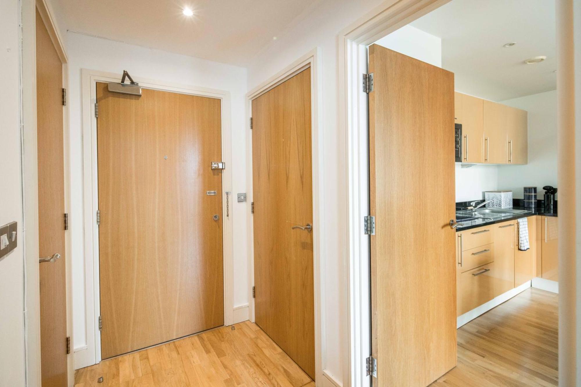 Immaculate 1-bed 1-bath In Area Appartamento *
